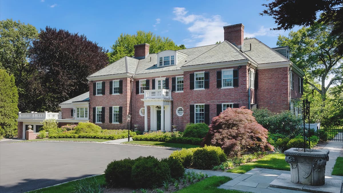 Front elevation of the Sargent Road residence in Brookline, Massachusetts, with Georgian Revival architecture and landscaped grounds
